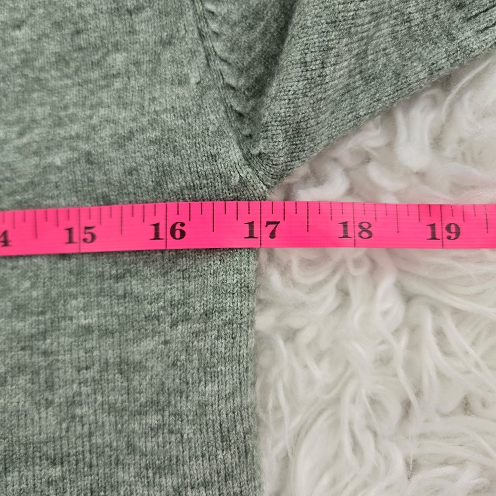Cyrus short sleeve soft sweater V-neckline Size Small. New without tags. - Picture 4 of 7